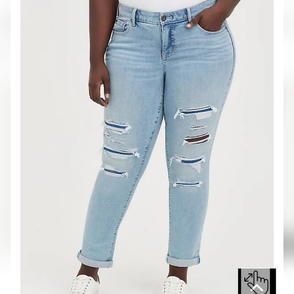 torrid Denim - Torrid Boyfriend SZ 18 STRAIGHT VINTAGE STRETCH MIDRISE JEAN.Light blue Worn 2x